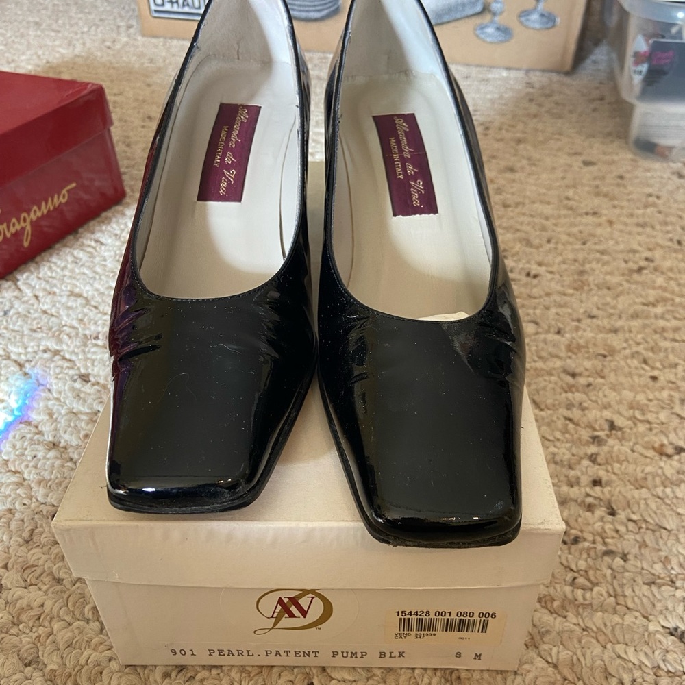 Size 8 good condition Italian shoe with small heel